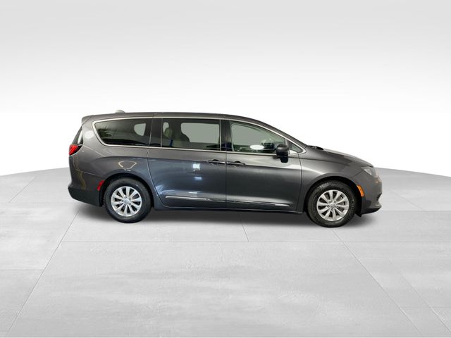 2017 Chrysler Pacifica Touring 33