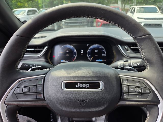 Used 2025 Jeep Grand Cherokee SUV