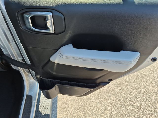 Used 2022 Silver Jeep Unlimited Sahara High Altitude image 29