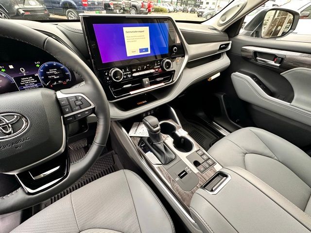 new 2026 Toyota Highlander Hybrid car