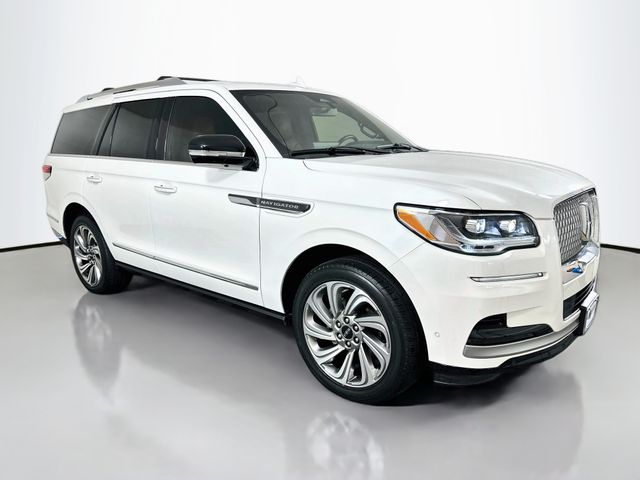 Thumbnail: 2023 Lincoln Navigator - 3