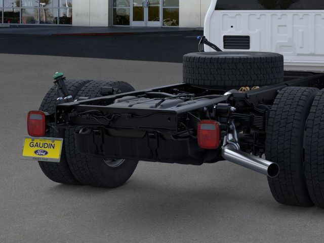 2025 Ford F-550 Super Duty Chassis Cab XL - Photo 21