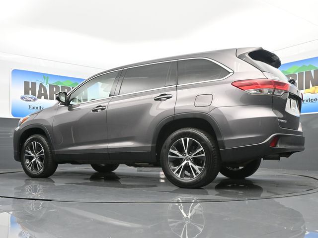 2019 Toyota Highlander LE photo