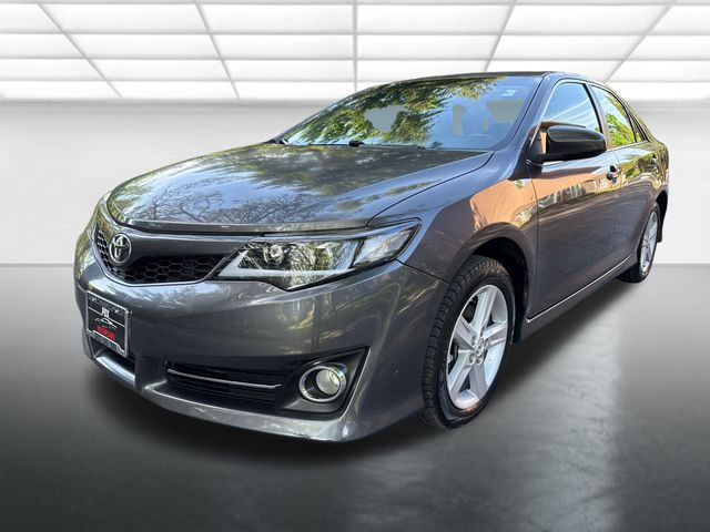 Magnetic Gray Metallic 2013 Toyota Camry SE Sedan Front-Wheel Drive 6-Speed Automatic