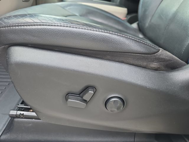 Used 2021 Bright White Clearcoat Chrysler Touring L image 30