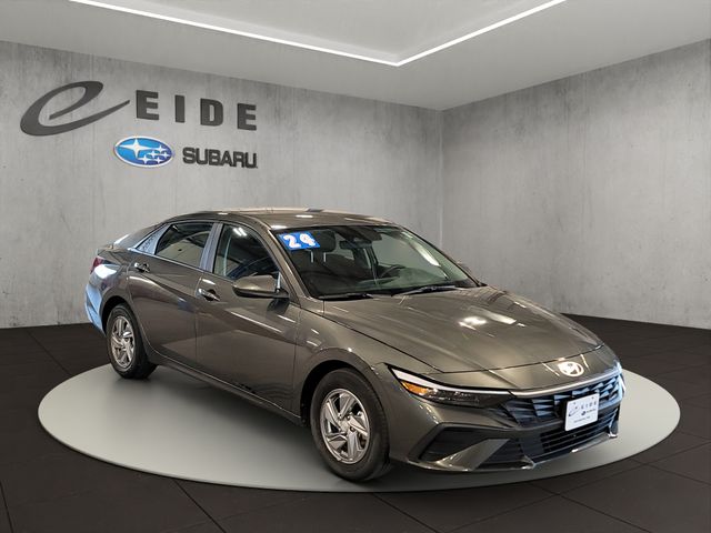 2024 Hyundai Elantra SE FWD