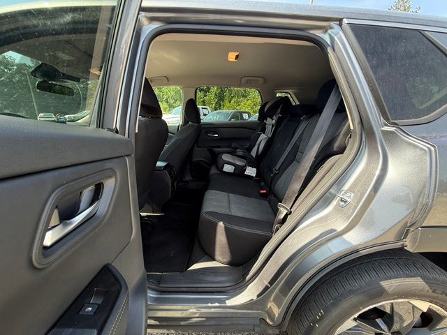 2025 Nissan Rogue SV - Photo 14