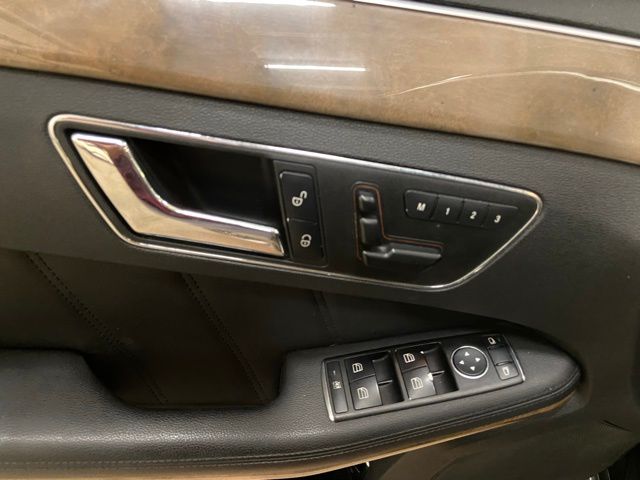 2011 Mercedes-Benz E 350 thumbnail 16