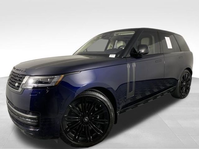 2023 Land Rover Range Rover SE 2