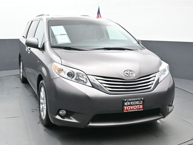 2017 Toyota Sienna XLE 10