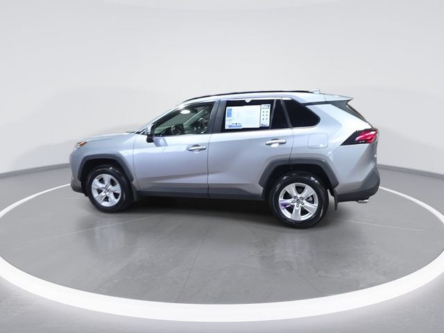 Used 2019 Silver Toyota XLE image 5