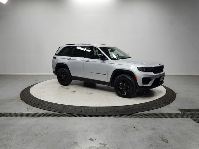 2025 Jeep Grand Cherokee Altitude 4WD