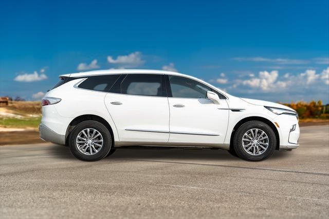 2022 Buick Enclave Essence 8