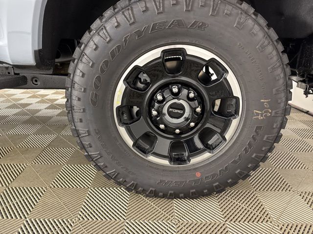 2025 Glacier Gray Metallic Tri-Coat Ford Super Duty F-250 SRW Lariat 4X4 Truck