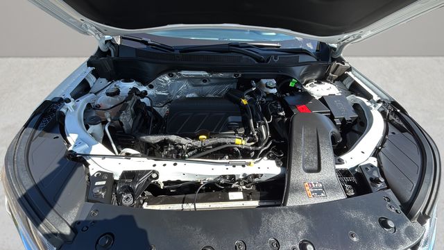 Used 2025 White Chevrolet LT image 33