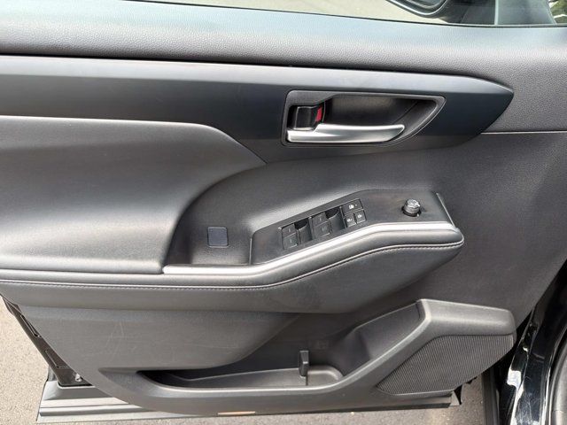 Used 2025 Toyota Highlander SUV