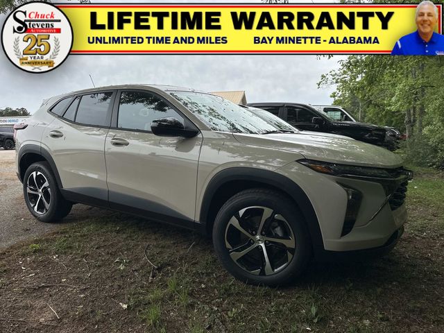 White 2026 Chevrolet Trax RS with 1RS FWD SUV / Crossover Front-Wheel Drive 6-Speed Automatic