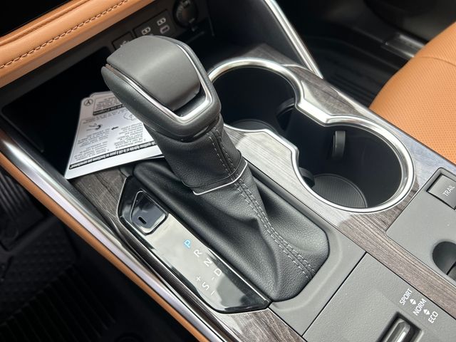 new 2025 Toyota Highlander Hybrid car, priced at $57,546