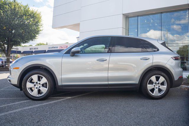 2022 Cayenne Base picture #10