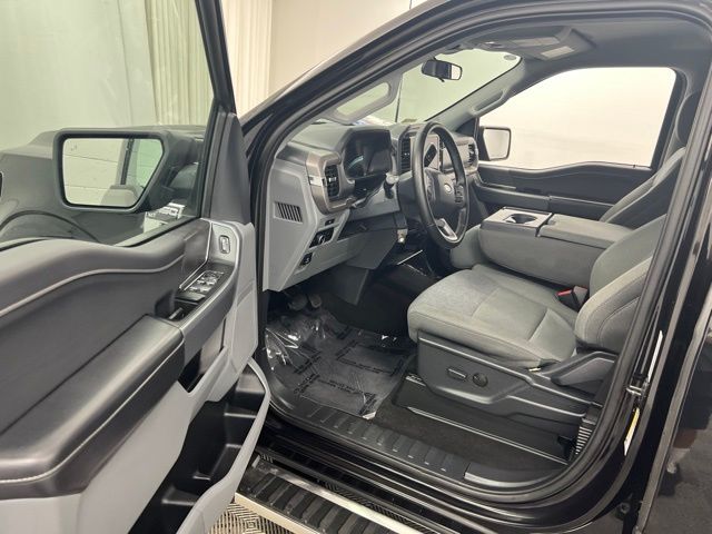 Used 2025 Black Ford XLT image 11