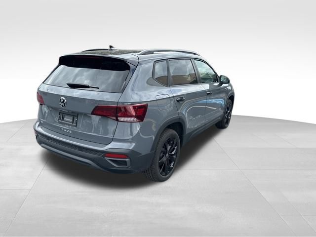 2024 Volkswagen Taos 1.5T SE photo