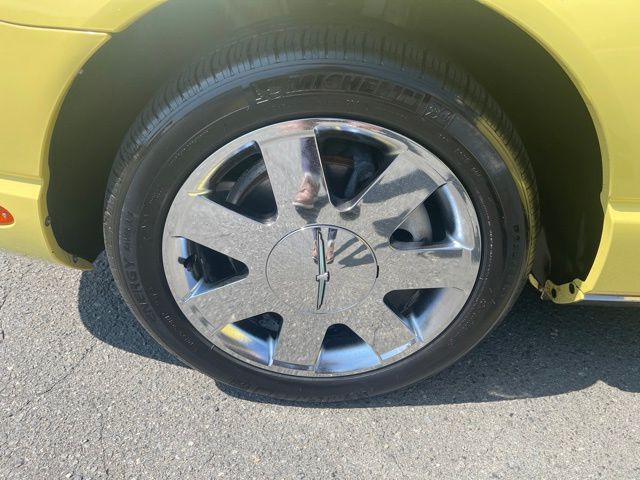 Used 2002  Ford Base image 20
