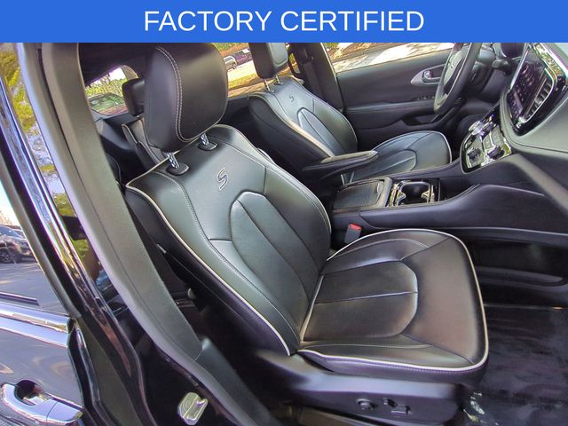 Used 2025 Black Chrysler Limited image 35
