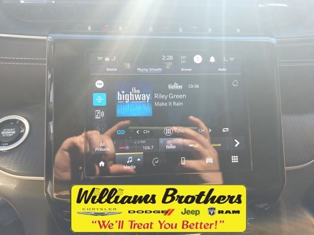 2024 Jeep Grand Cherokee Altitude X - Diamond Black Crystal Pearlcoat exterior view 16