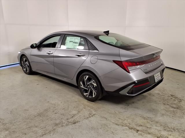 2025 Hyundai Elantra Limited photo