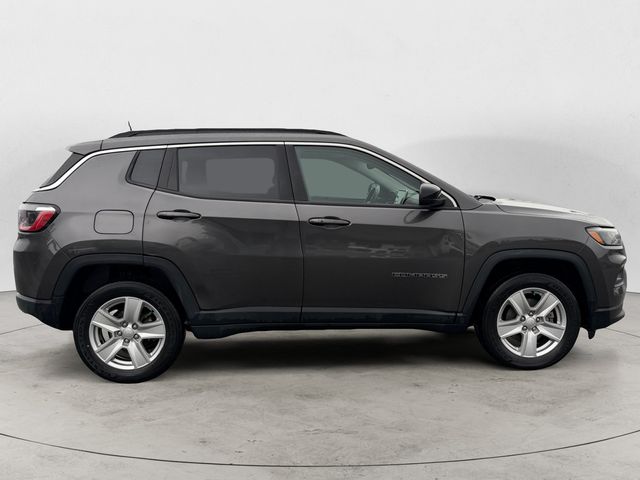 Used 2022 Gray Jeep Latitude image 4