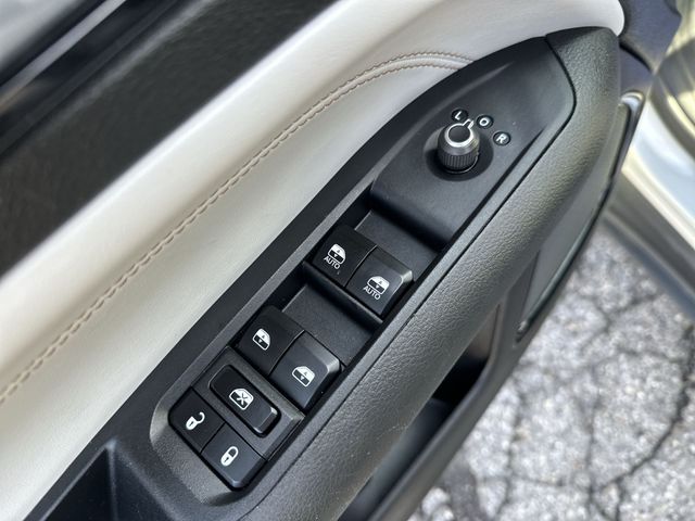 Certified Used 2024 Silver Jeep Limited image 17