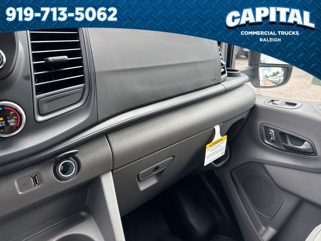 2025 Ford F-550 photo 25