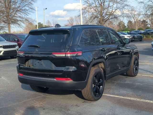 New 2026 Diamond Black Crystal Pearl-Coat Exterior Paint Jeep Limited image 5