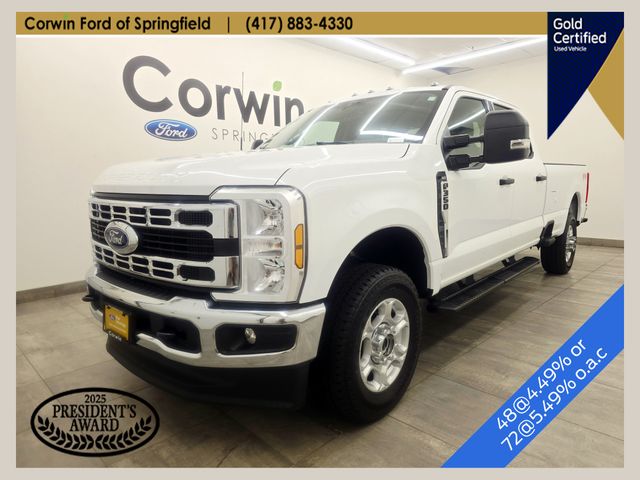 Oxford White 2025 Ford F-350 Super Duty Pickup Truck Four-Wheel Drive Automatic