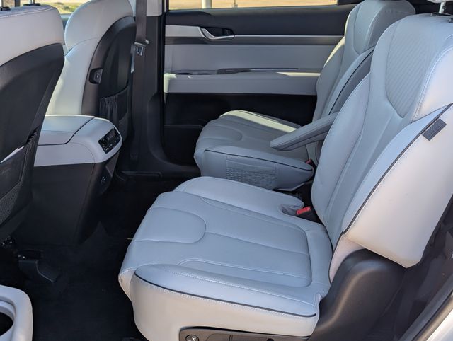 Used 2025 White Hyundai SEL image 24