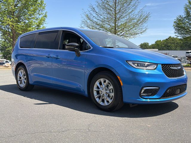 New 2026 Hydro Blue Pearl-Coat Exterior Paint Chrysler Limited image 14