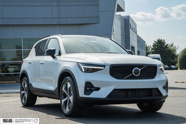 2026 Volvo XC40 B5 Plus