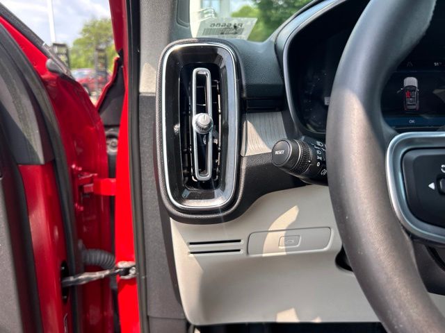 Used 2023 Volvo XC40 SUV