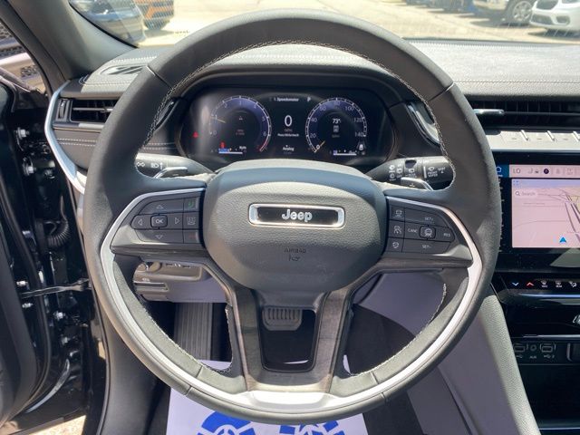 2026 Jeep Grand Cherokee Limited - Diamond Black exterior view 13