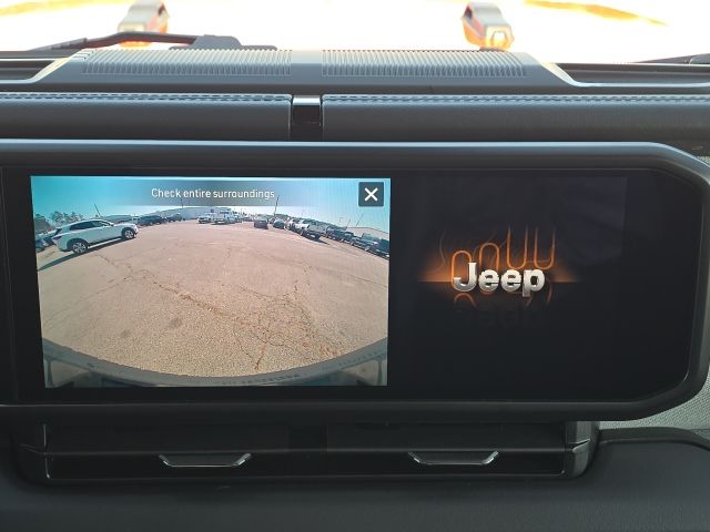 2025 Jeep Wrangler Sahara 4xe:B02116