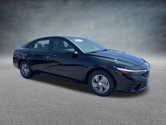 2024 Hyundai Elantra SE 3