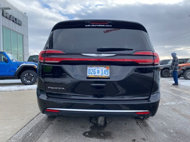 2024 Chrysler Pacifica Touring L - Diamond Black Crystal Pearlcoat exterior view 6