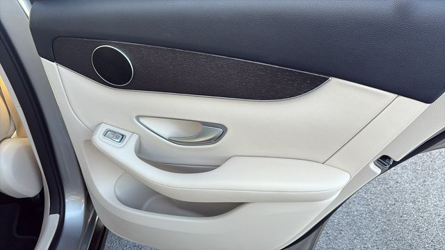 2022 Mercedes-Benz GLC GLC300 - Photo 30