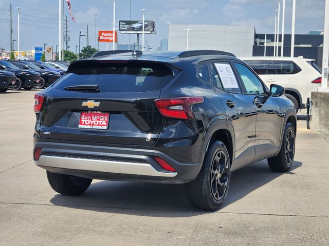 2025 Chevrolet Trax LT - 4