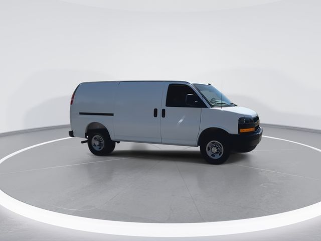 2025 Chevrolet Express 2500 Work Van HD's photo