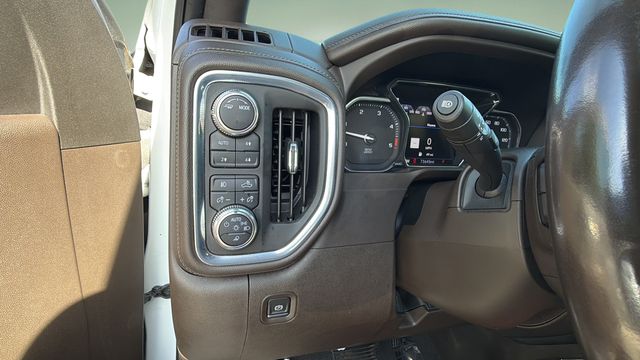 Used 2022 White GMC Denali image 23