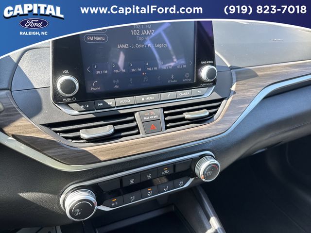 Used 2025 White Nissan 2.5 SV image 26