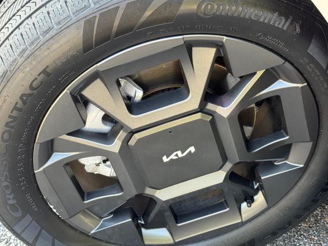 Used 2025 Kia Carnival Hybrid Van