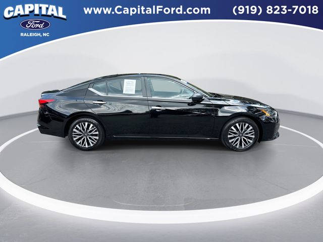 Used 2025 Black Nissan 2.5 SV image 9