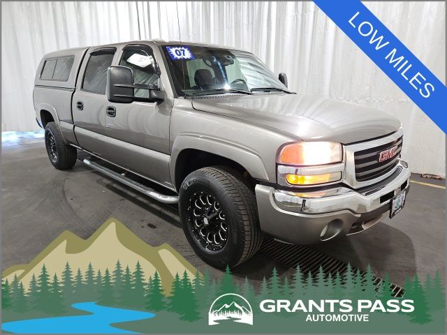 Gray 2007 GMC Sierra 1500HD SLE2 4dr Crew Cab 4WD SB Pickup Truck Four-Wheel Drive 4-Speed Automatic Overdrive